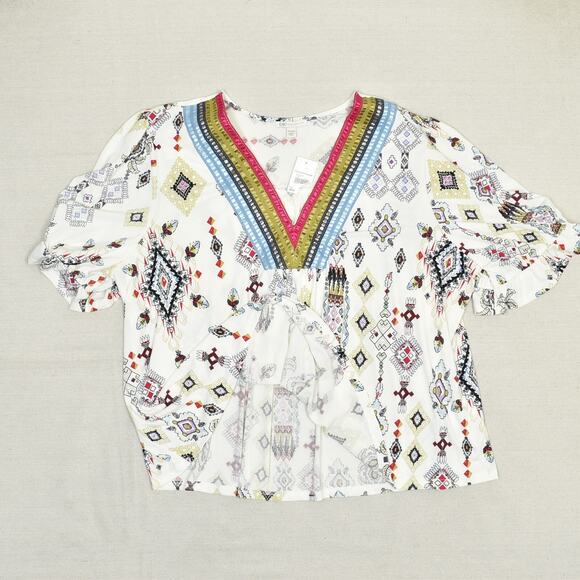 NEW Cato Women Blouse Top V Neck Paisley Short Sleeve Polyester White Size 26/28 - Picture 2 of 8